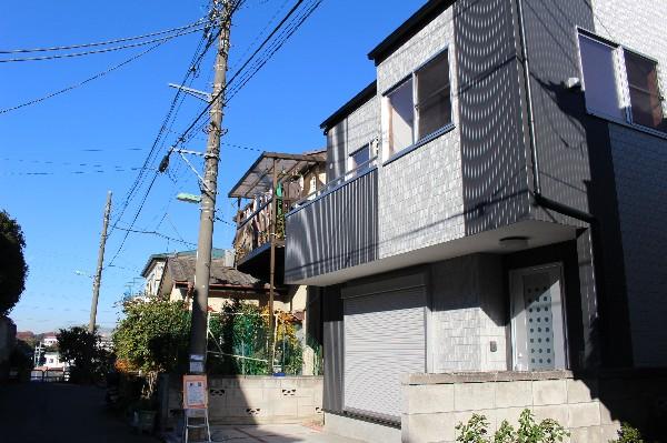 Local photos, including front road. Front road is safe can have small children so less street south of about 4.2m vehicles