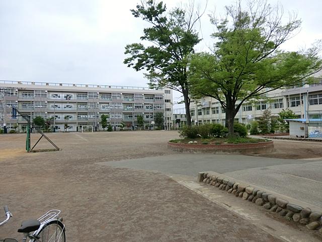 Primary school. 740m until Kawaguchi Municipal Xinxiang Higashi Elementary School