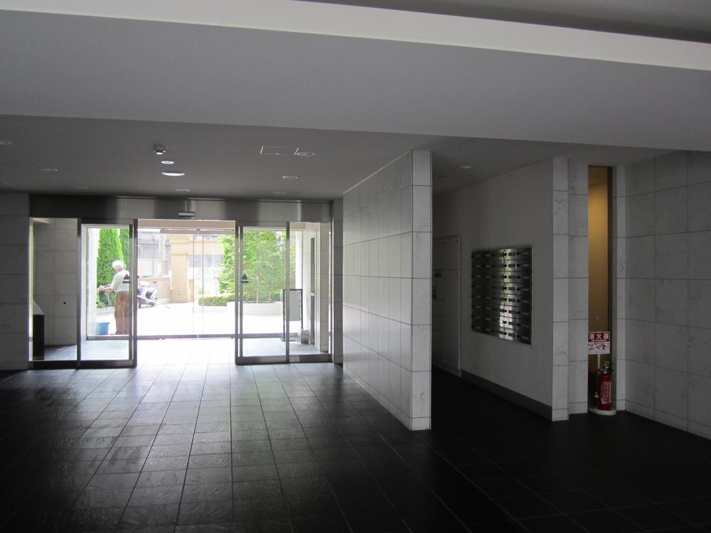 Entrance. Common areas