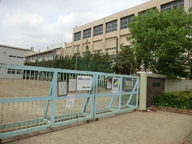 Primary school. 880m until Kawaguchi Municipal Motogo Minami Elementary School