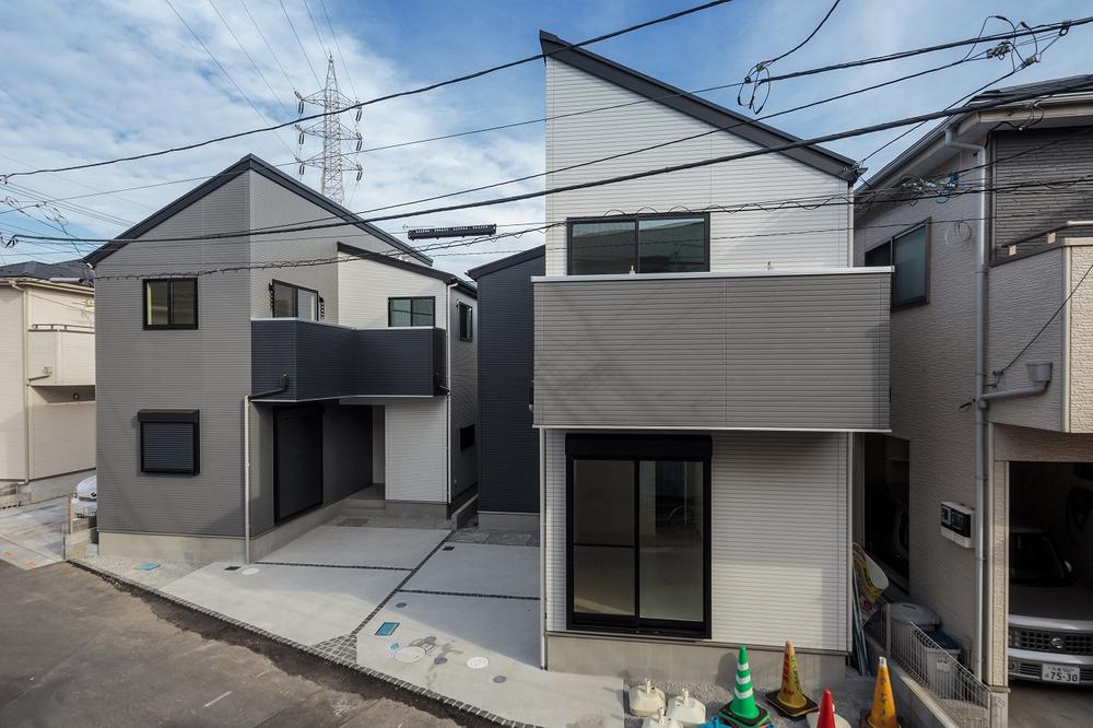 Local appearance photo. Popular two-story, 4LDK + garage, All two buildings are imposing complete! (2013 November shooting)
