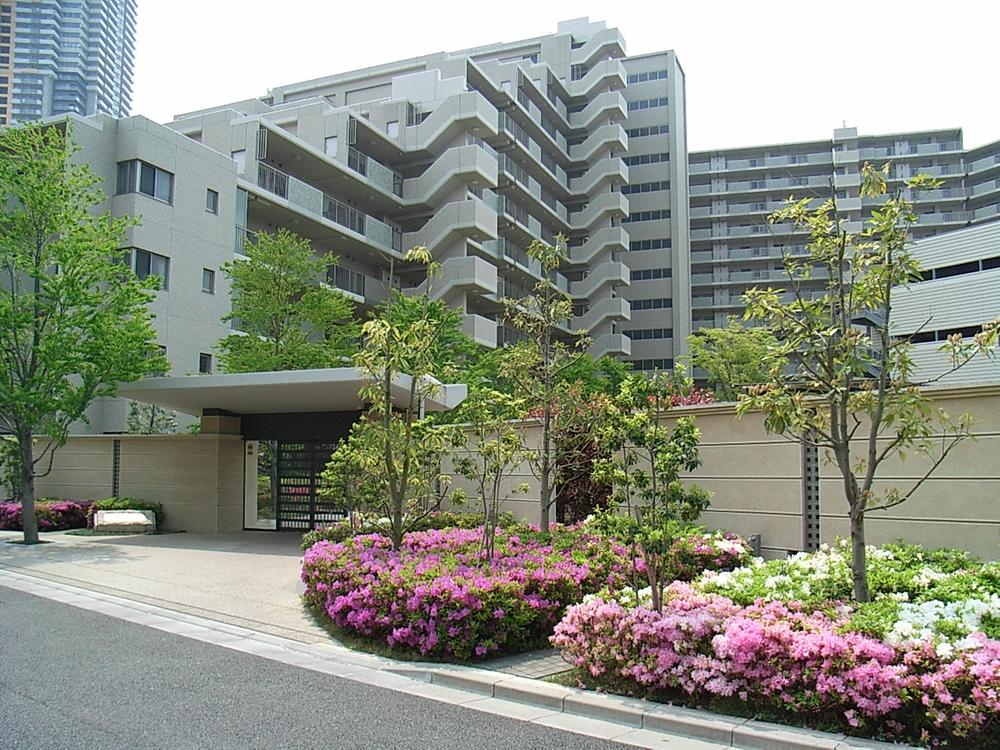 Entrance. Common areas