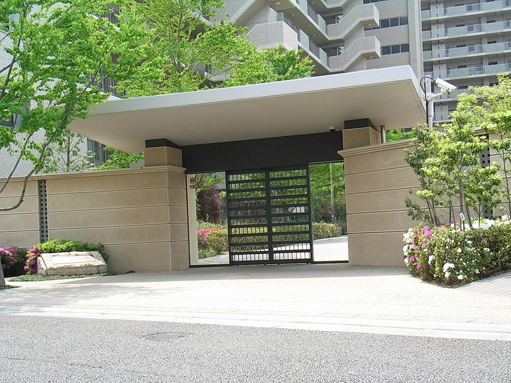 Entrance. Common areas