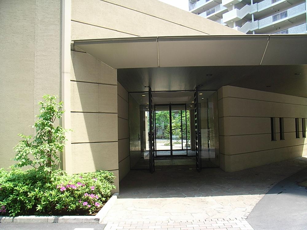 Entrance. Common areas