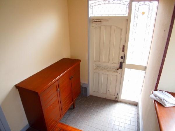 Other introspection. It is the entrance foyer next to the storage space, which was based on white is nice