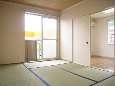 Living and room. ☆ Japanese-style room of small children worry ☆