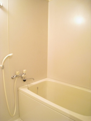 Bath. ☆ Spacious bath time Put the hot water ☆