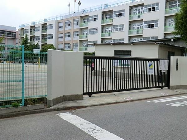 Primary school. 550m until Kawaguchi Municipal Motogo Elementary School