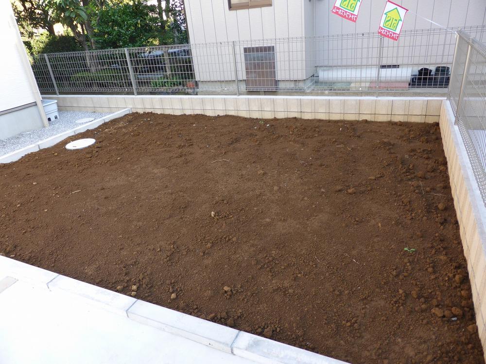 Garden. 2013.10.28 shooting. There is also a garden. It is just the right size to set up such as the storeroom or gardening. 