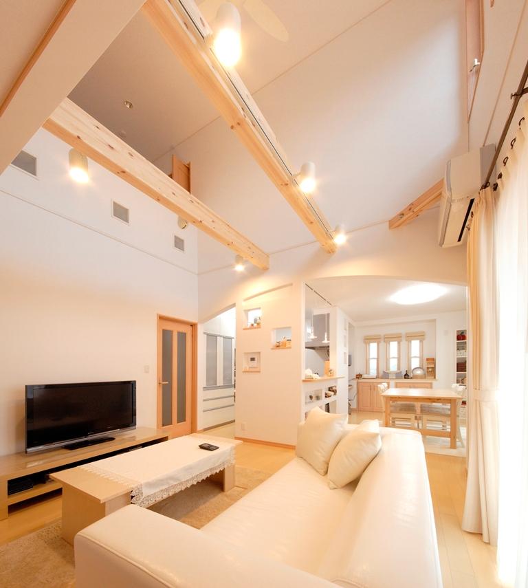 Building plan example (introspection photo). Building plan example Building price 15 million yen, Building area 99.17 sq m Living plan with a vaulted ceiling with a tone and an open feeling warm