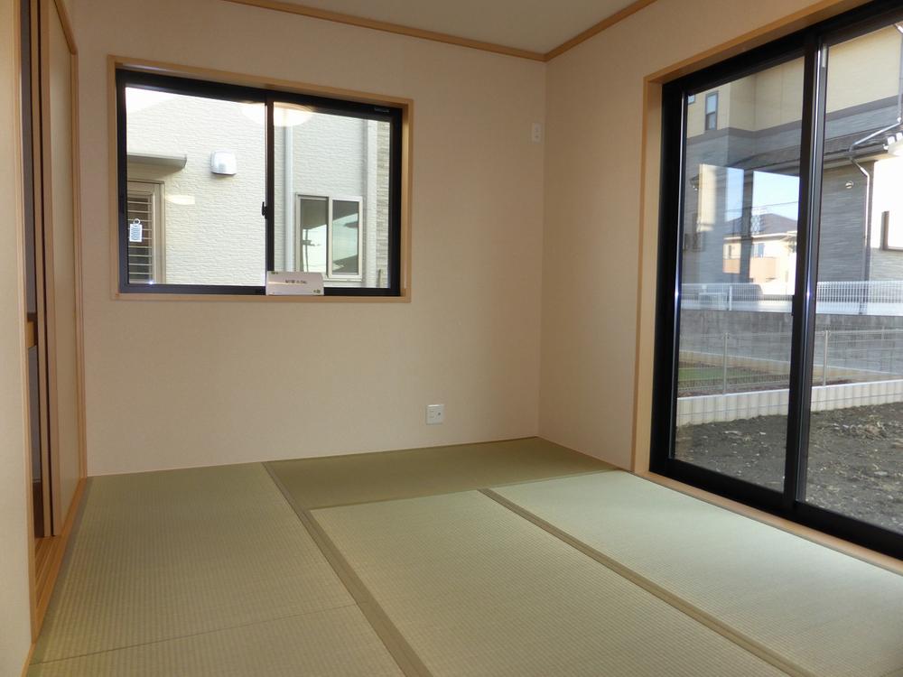 Other introspection. 2013.10.28 shooting. 6 Pledge of Japanese-style room, It is bright and calm space of two-sided lighting. 