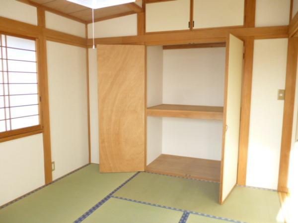 Receipt. Second floor Japanese-style storage space