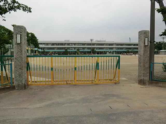 Primary school. Kazo Municipal Mitsumata to elementary school 1300m