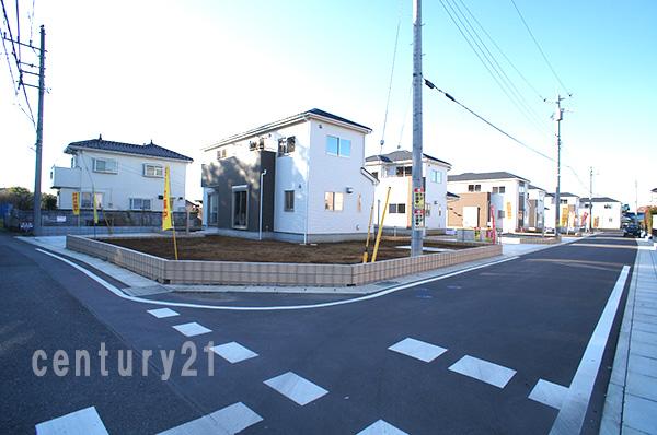 Local photos, including front road. Local (11 May 2013) Shooting