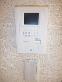 Security.  ■ Monitor with intercom