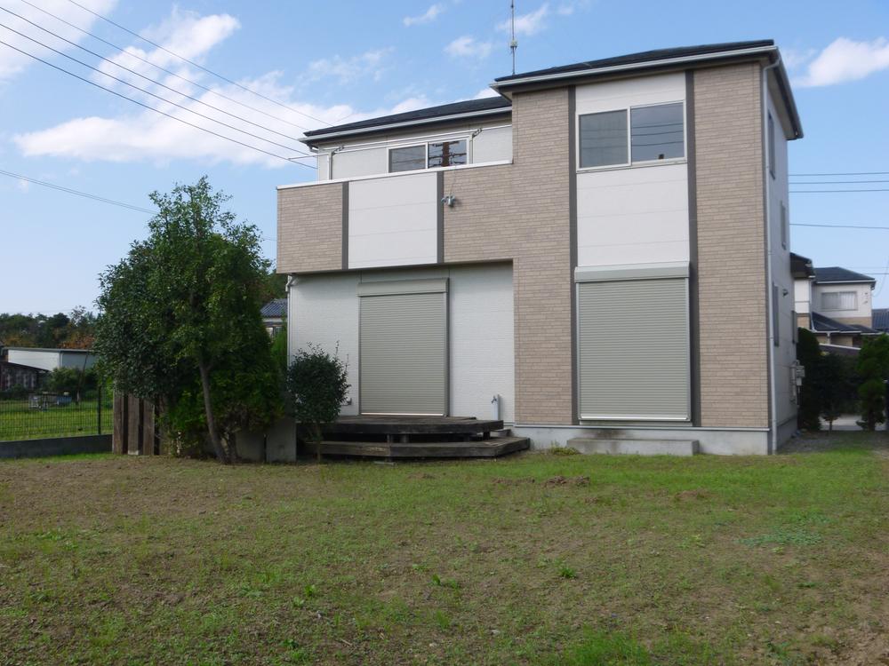 Local appearance photo. ~ Land spacious 97 square meters ~ June 2005 Built ~ South road 6m Hito is good! The garden is also spacious you can enjoy a home garden or barbecue possible preview attached to the current sky! Carefree to consult!