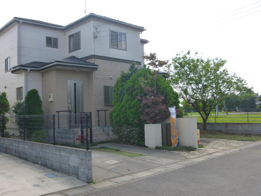 Local photos, including front road. ~ Land spacious 97 square meters ~ June 2005 Built ~ South road 6m Hito is good! The garden is also spacious you can enjoy a home garden or barbecue possible preview attached to the current sky! Carefree to consult!