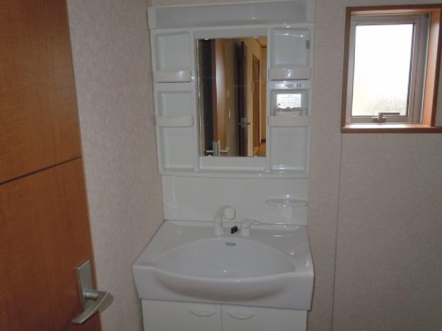 Wash basin, toilet. Same specifications basin