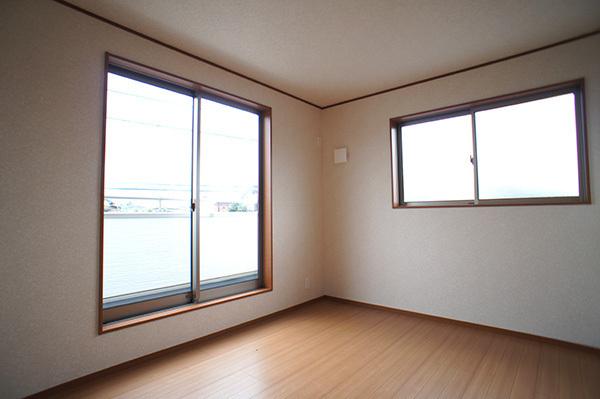 Non-living room. 1 Building