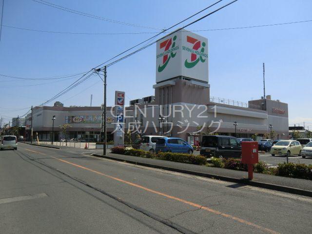 Shopping centre. To Ito-Yokado 1815m