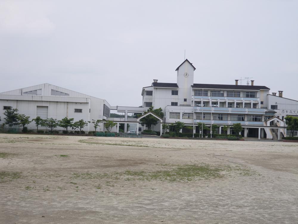 Junior high school. Ina-cho, Minami 720m walk 9 minutes until junior high school