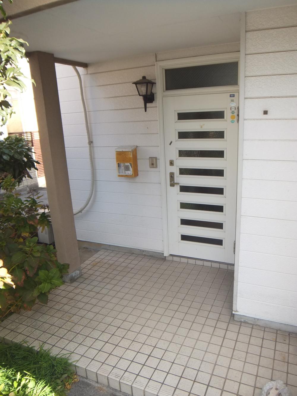 Entrance. Local (11 May 2013) Shooting