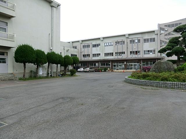 Primary school. Sugito 150m to stand Nishi Elementary School
