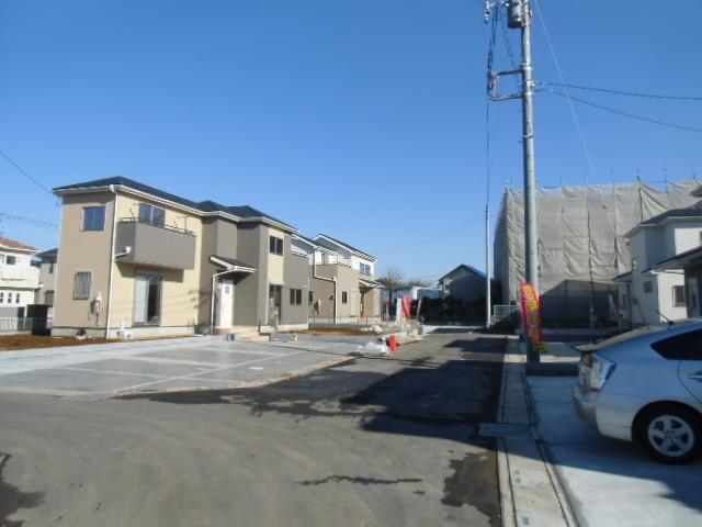 Local photos, including front road. Local (12 May 2013) Shooting