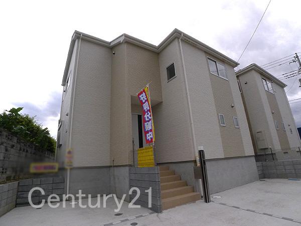 Local appearance photo. Building 2