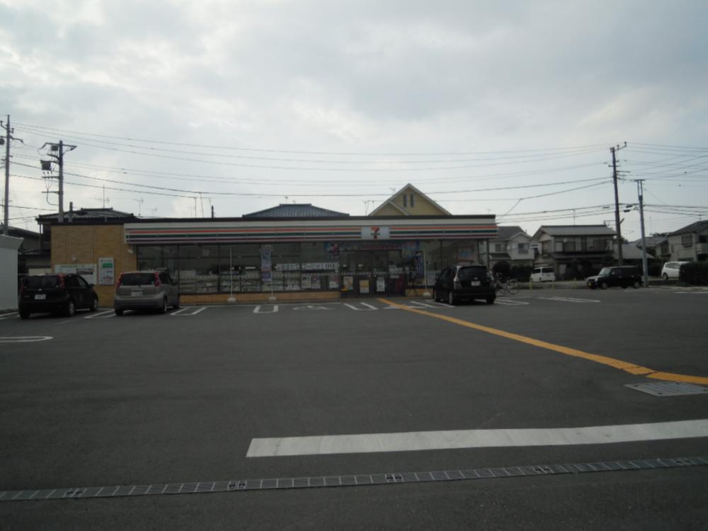 Convenience store. 675m to Seven-Eleven Miyashiro Suga shop