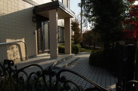 Entrance. Local (11 May 2013) Shooting
