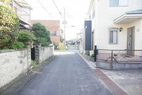 Local photos, including front road. Frontal road
