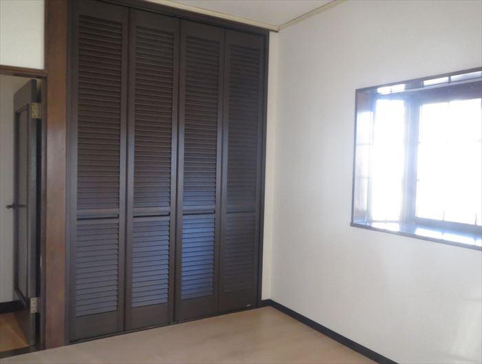 Non-living room. Also a large closet in the Western-style!