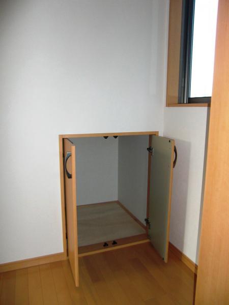 Receipt. Stairs under storage