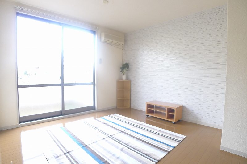 Living and room.  ※ Model is room.