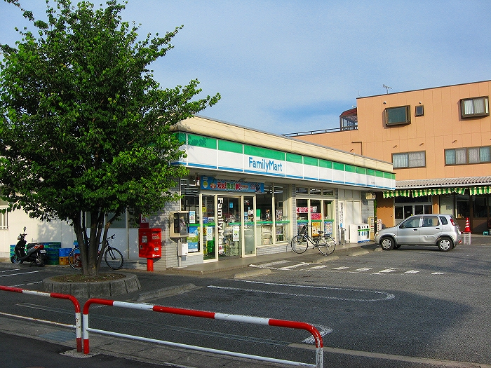 Convenience store. FamilyMart 896m until Katayama North Head Office (convenience store)
