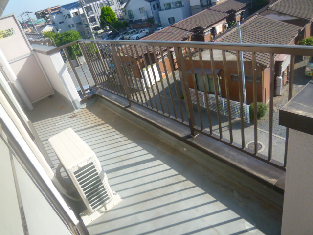Balcony.  ■  ■ Your laundry !! lot with a large balcony nice day ■