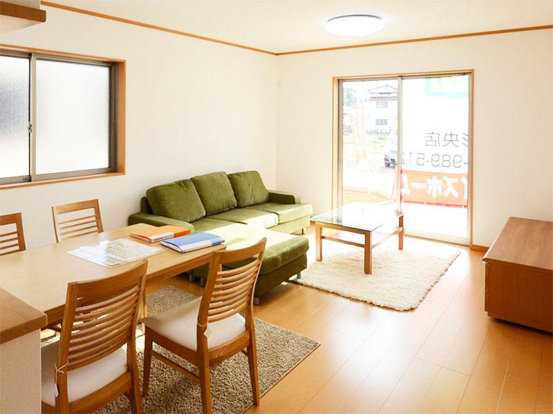 Same specifications photos (living). (F Building) same specification living