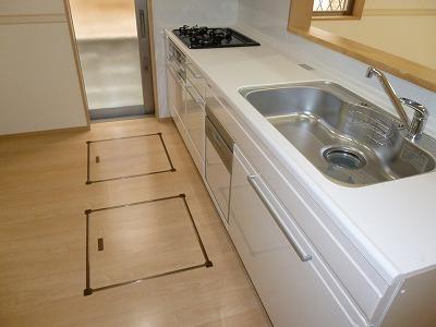 Same specifications photo (kitchen). Konosu Tenjin (4 Building) high-quality "enamel system kitchen" of the same specification Takara, Strong oil dirt to heat and scratches also quickly one wipe dish washing dryer is also standard equipment. 