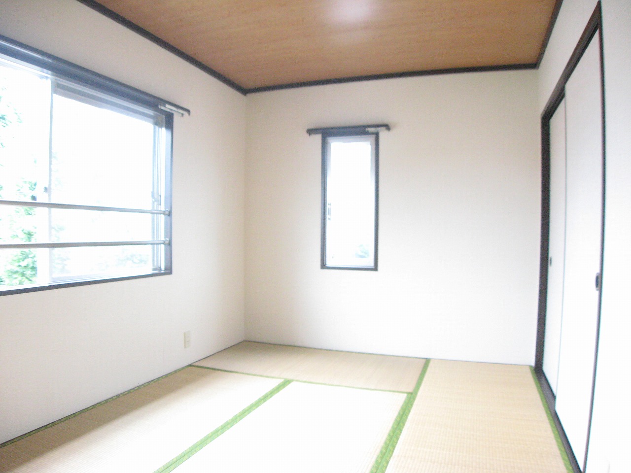 Other room space. There is a closet in the intimate Japanese-style room