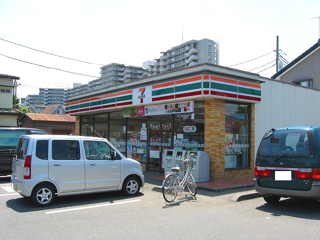 Convenience store. Seven-Eleven Kitamoto Touma 5-chome (convenience store) to 594m