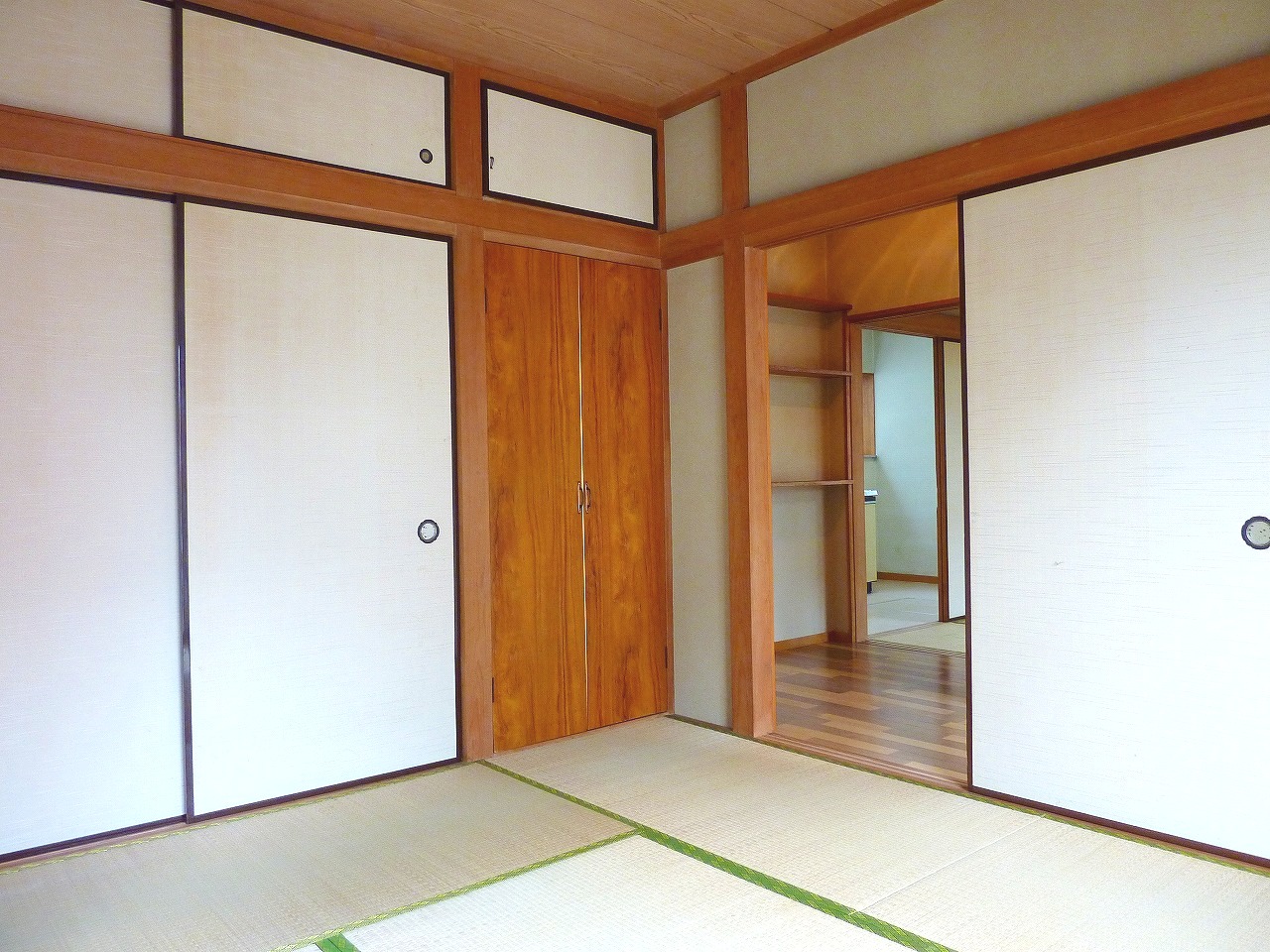 Other room space. I Japanese-style room is still calm.