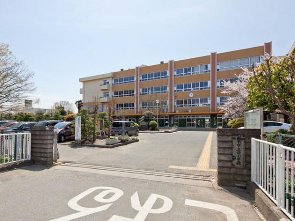 Primary school. Kitamoto until Nishi Elementary School 340m