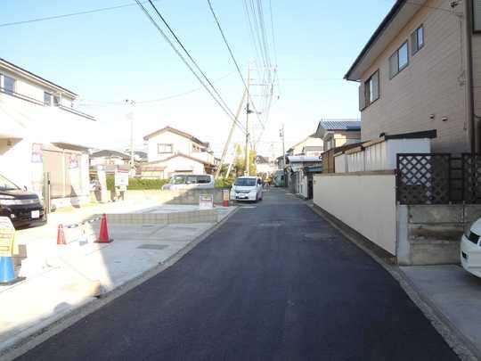 Local photos, including front road. Frontal road