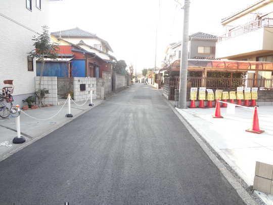 Local photos, including front road. Frontal road