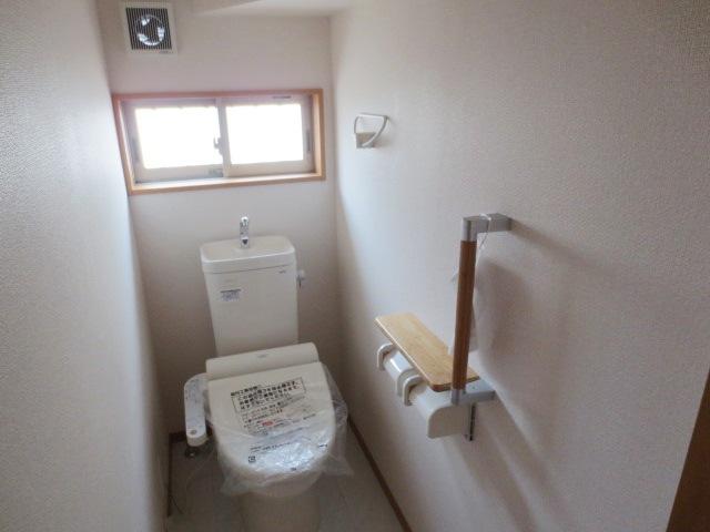 Toilet. Indoor (09 May 2013) Shooting 1 Building