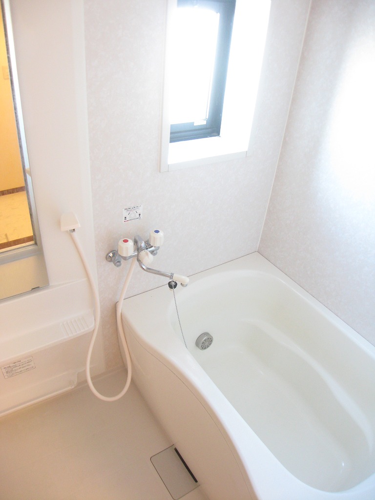 Bath. The add-fired function with full bathroom there is also a window