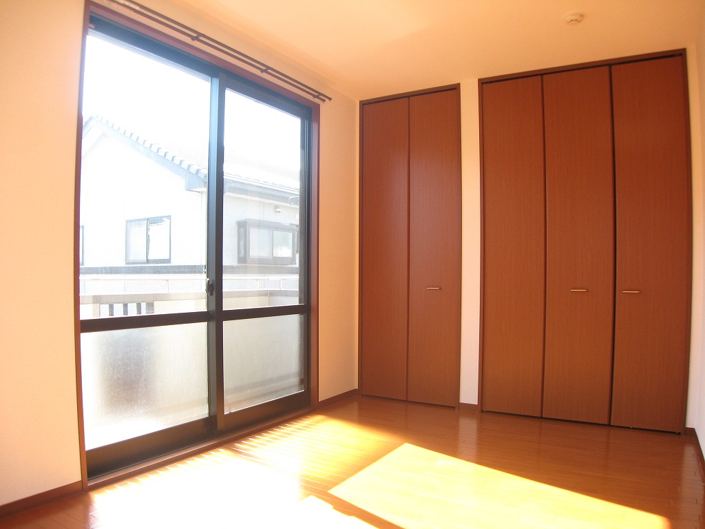 Other room space. It is the second floor of the Western-style (south side) is also there stored securely