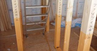 Construction ・ Construction method ・ specification. Under the floor is shut out the moisture in the solid foundation. The base uses the anti-termite treated dry wood, Furthermore antiseptic on the structure material within 1m from the ground surface ・ Do the anti-termite treatment