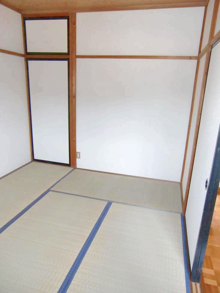 Other room space. Japanese-style room 2 rooms both of new tatami! So nice smell
